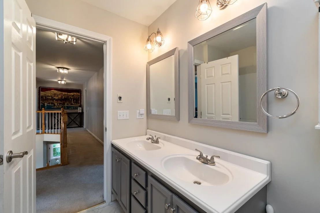 Photo of 900 Ledgewood
