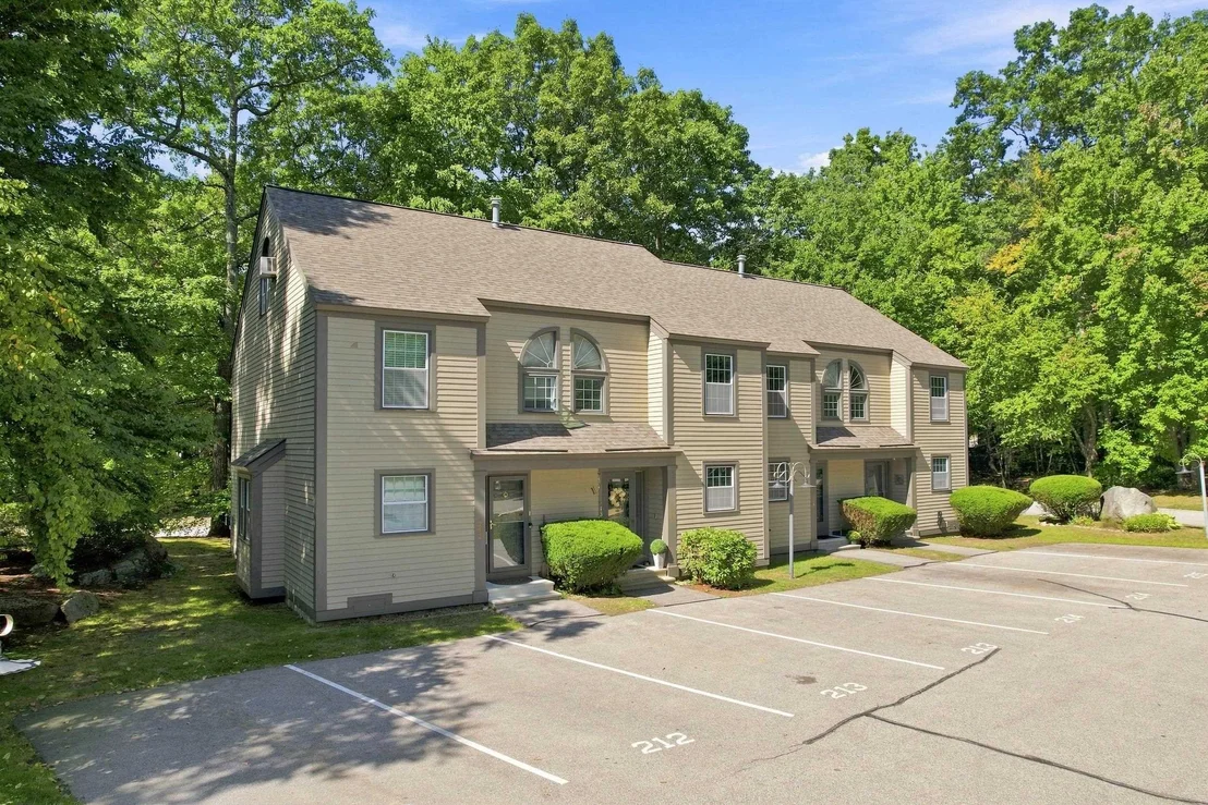 Photo of Unit 214 at 1465 Hooksett