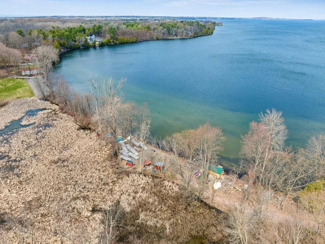 Photo of 79 Featherbed