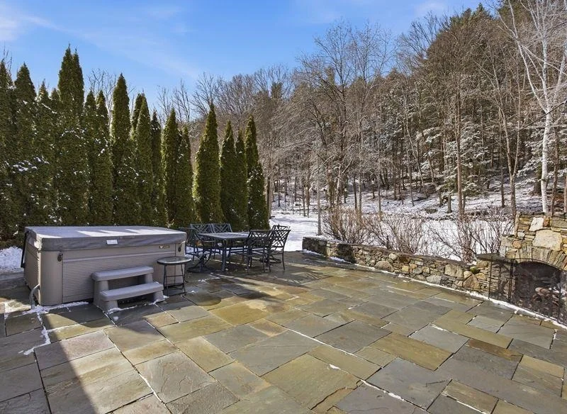 Photo of 692 Old Walpole