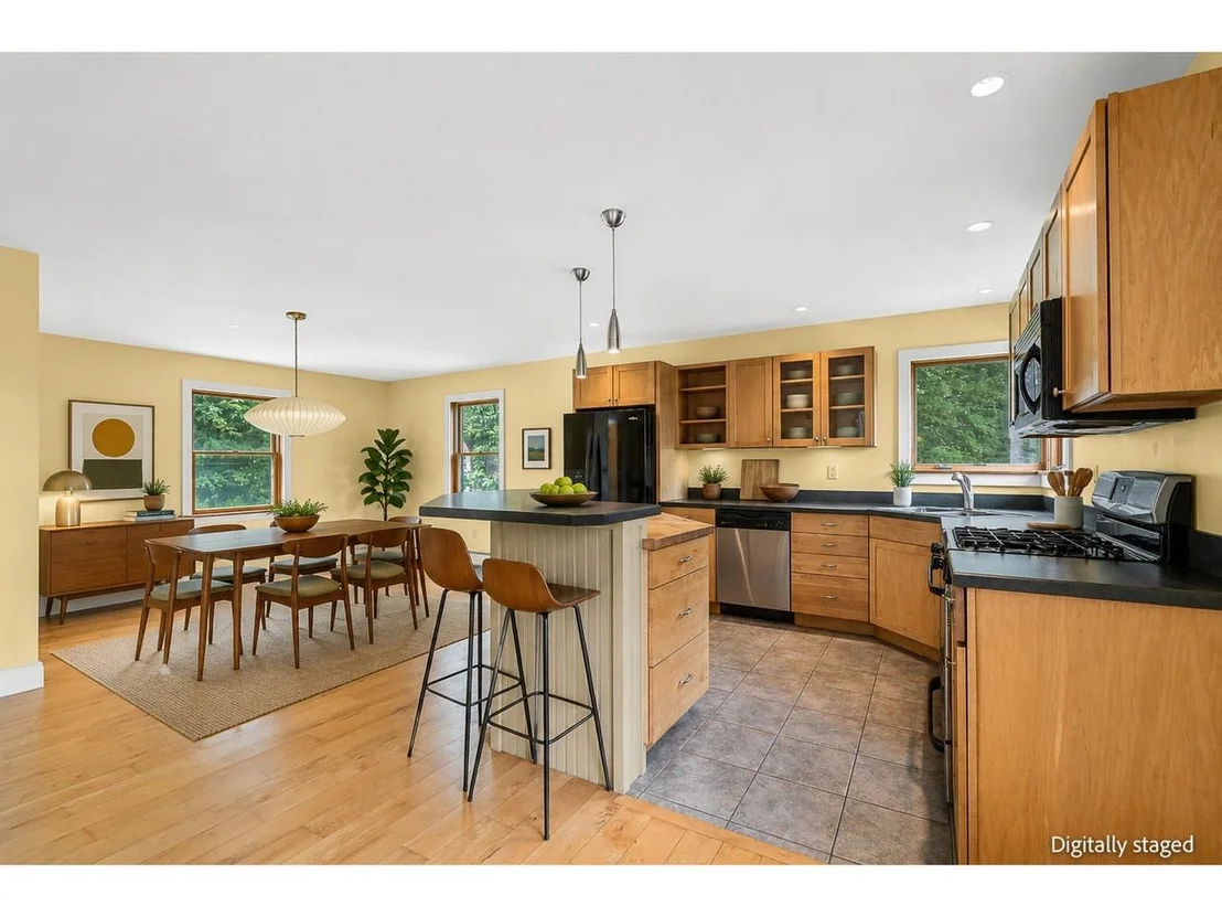 Photo of 210 Rowell Hill