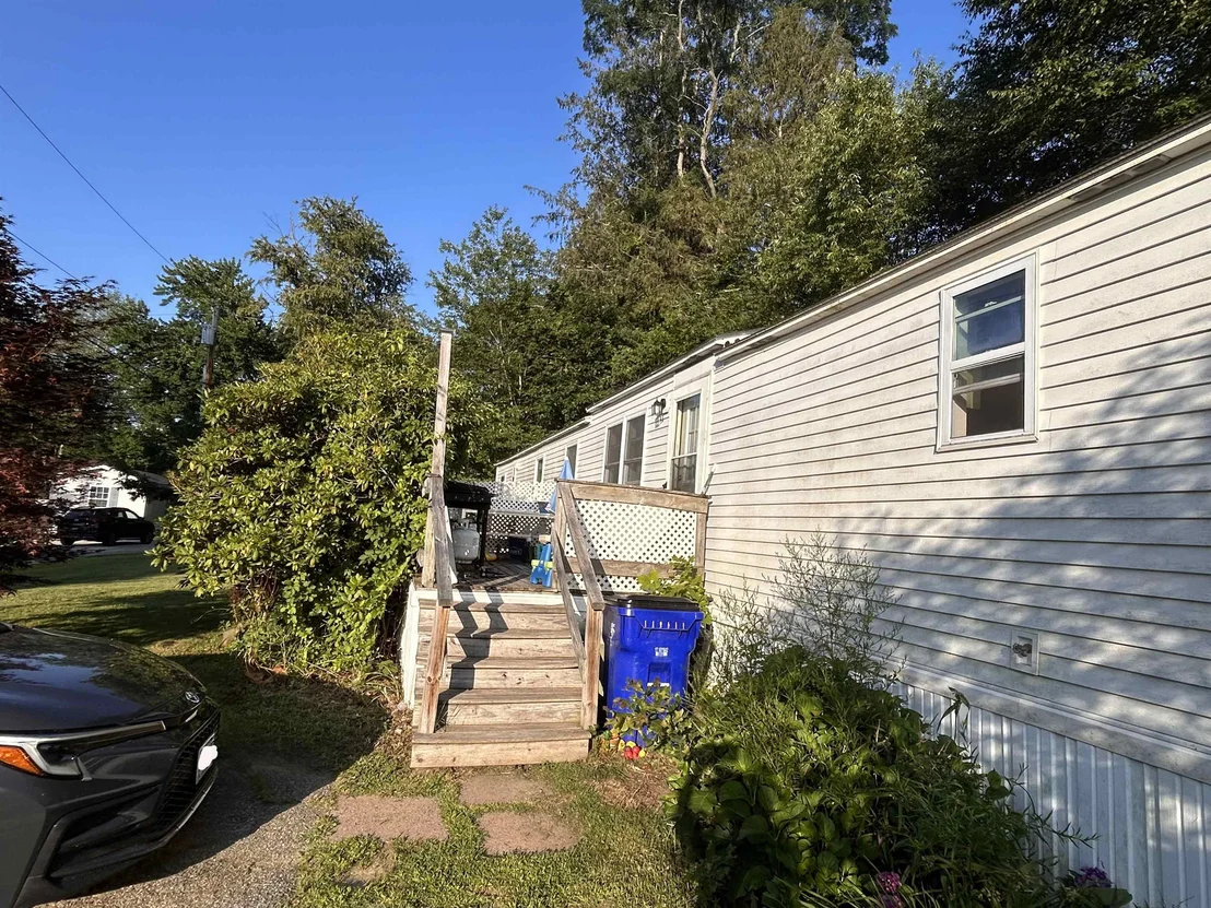 Photo of 16 Sumac