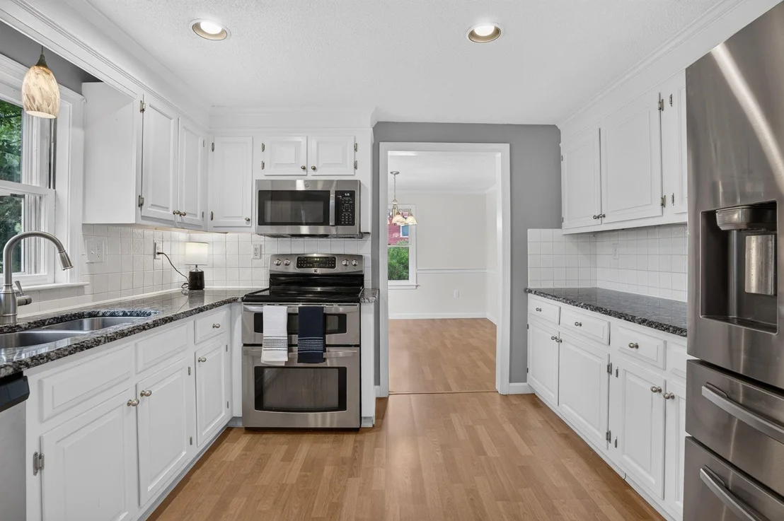 Photo of 2 Queensway