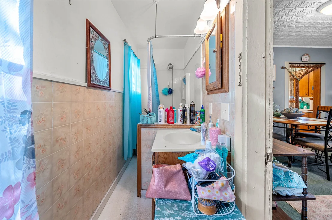 Photo of 21 River Road W