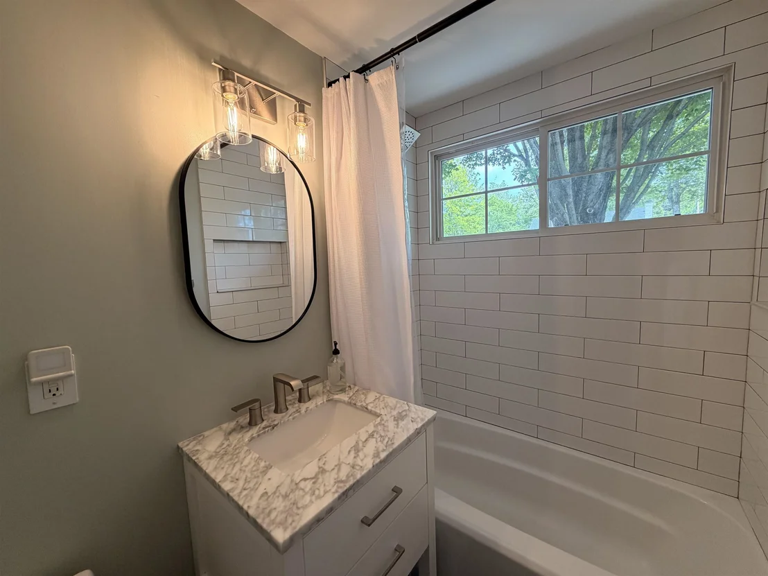 Photo of 41 Laura