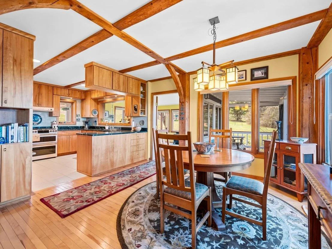 Photo of 2381 Middle
