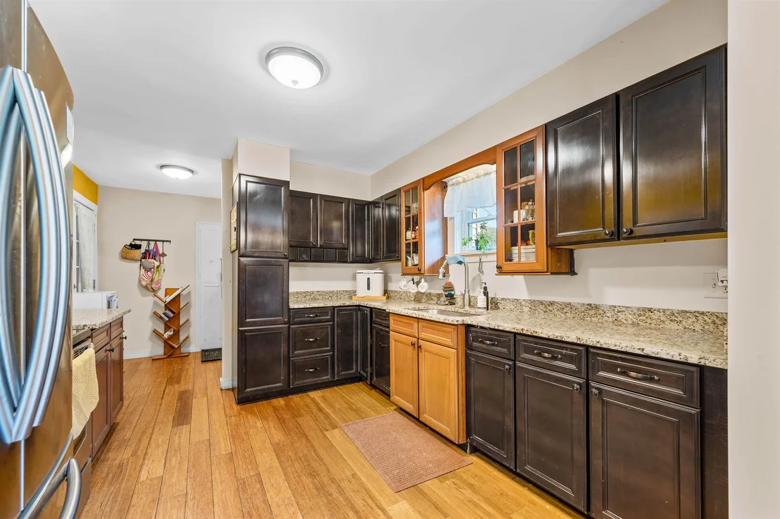 Photo of 12 Veeder