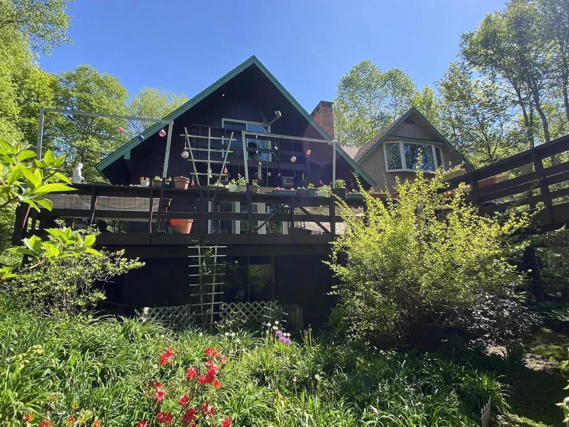 Photo of 985 Chapel Hill