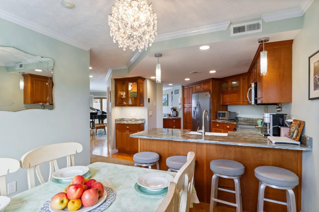 Photo of Unit 6 at 939 Ocean