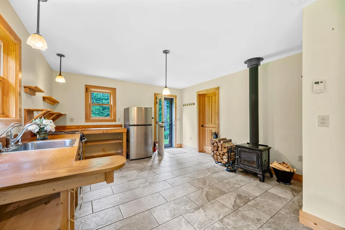 Photo of 228 Guyette
