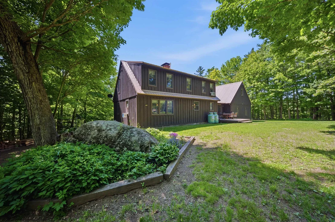 Photo of 291 Halfmoon Pond