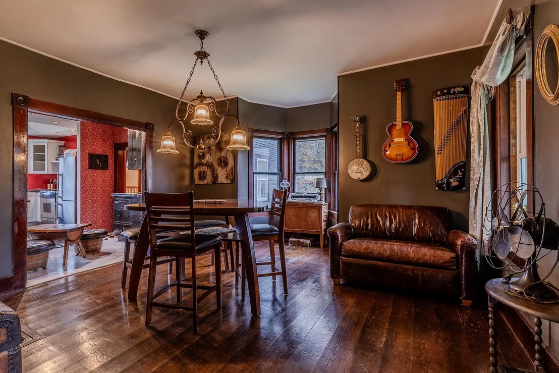 Photo of 818 Danby Hill