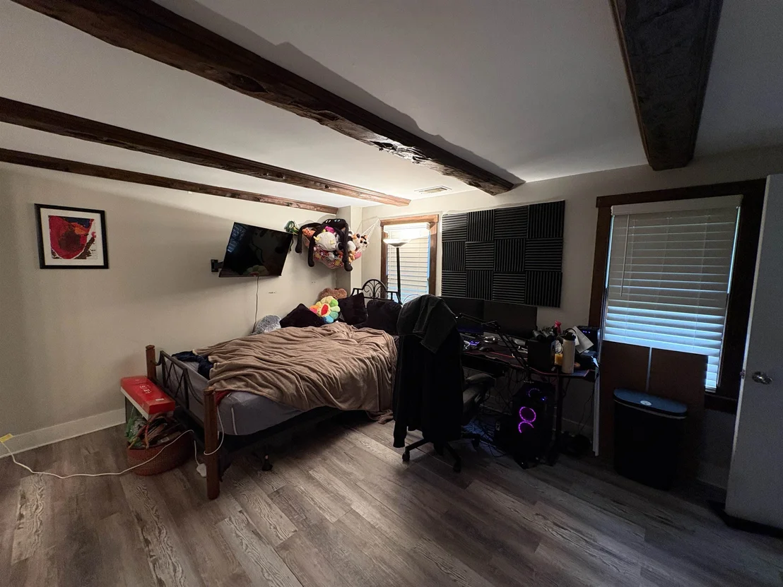 Photo of 1250 Braintree Hill