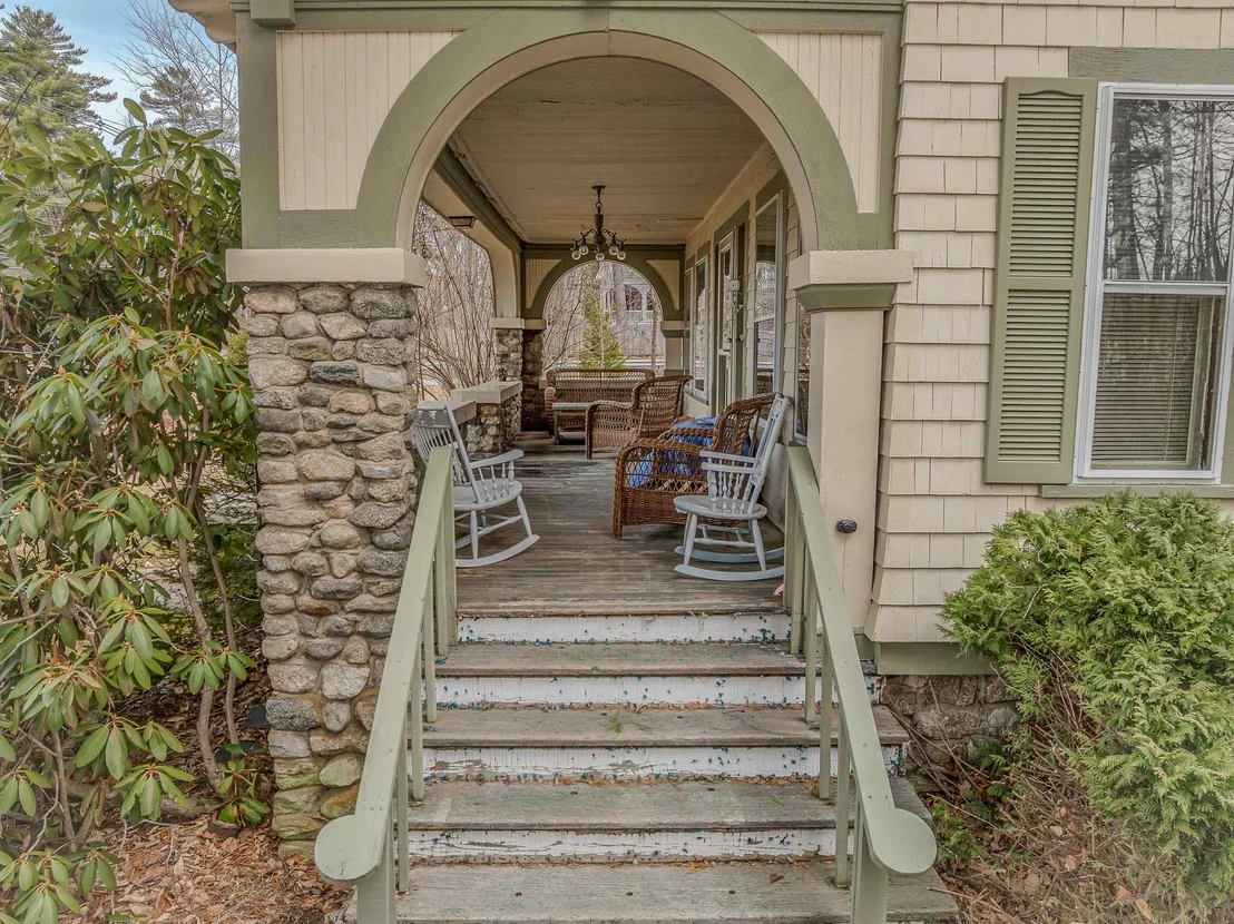 Photo of 2480 Main