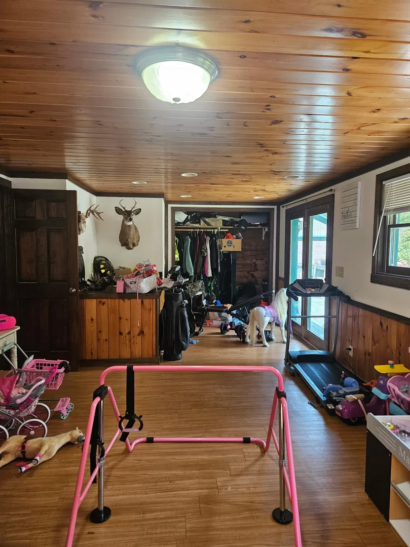 Photo of 731 Howard Hill