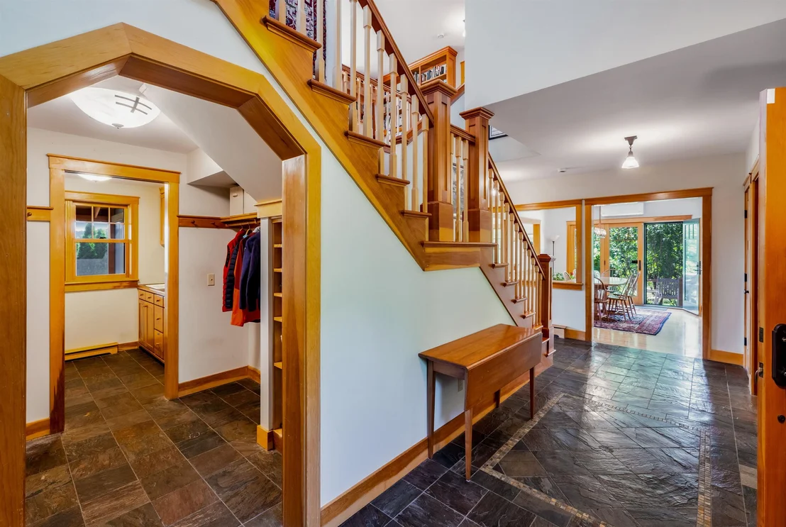 Photo of 947 Oak Hill