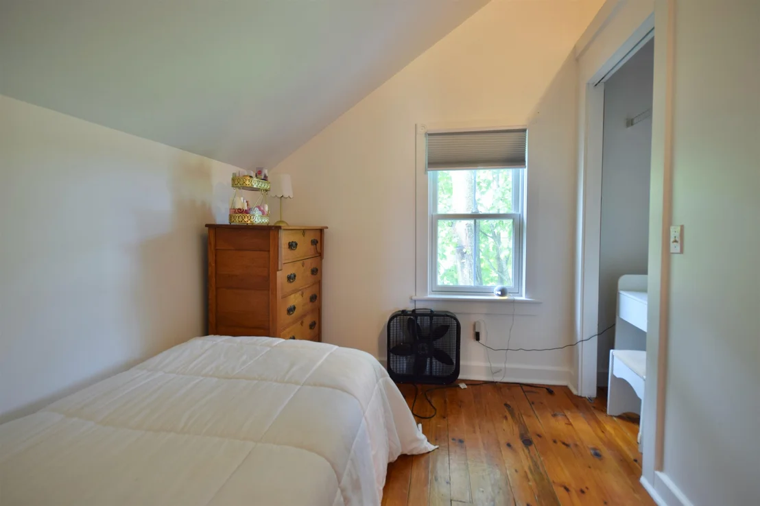 Photo of 2835 Mountain View
