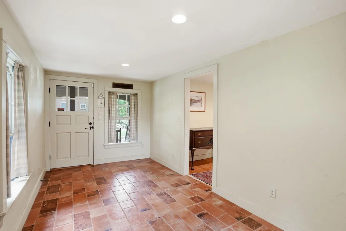 Photo of 515 E Surry