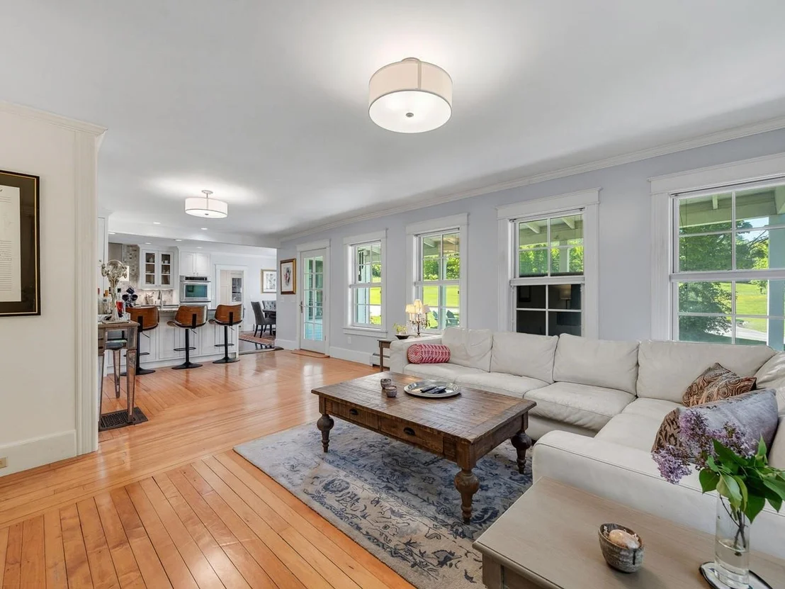 Photo of 609 Common