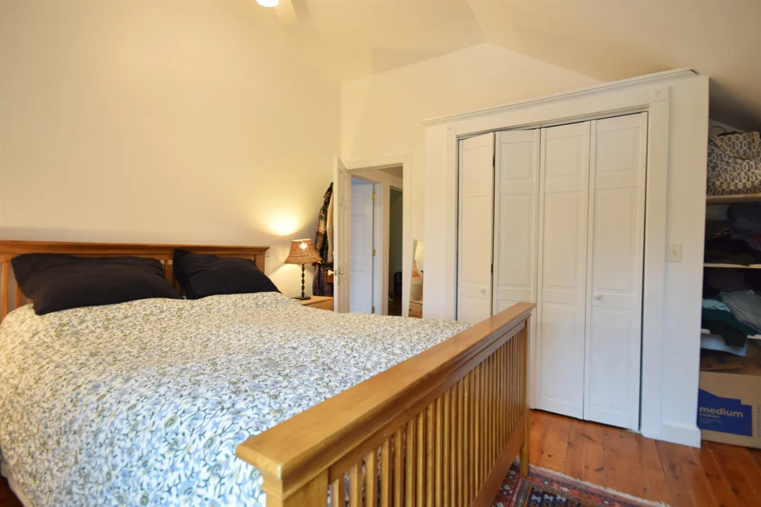 Photo of 2835 Mountain View