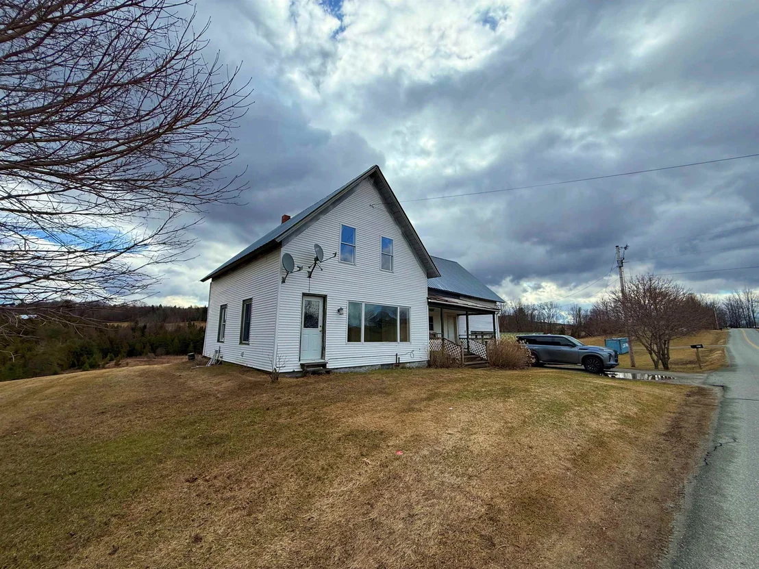 Photo of 2570 Maple Hill