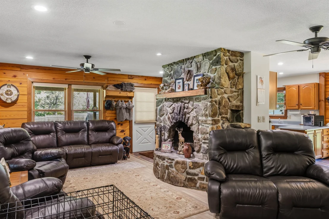 Photo of 162 South Lunenburg