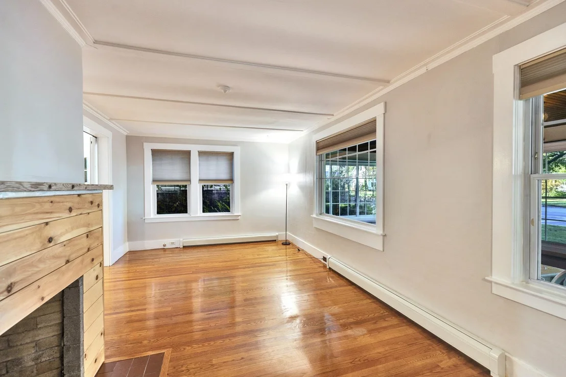 Photo of 370 Main