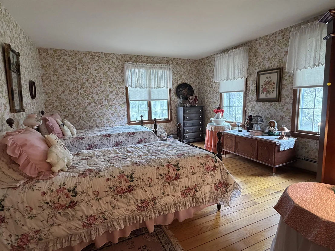 Photo of 2391 McConnell