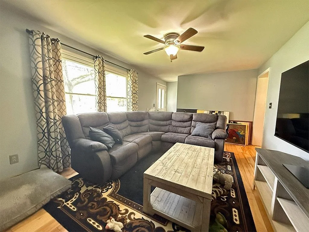 Photo of 387 Main