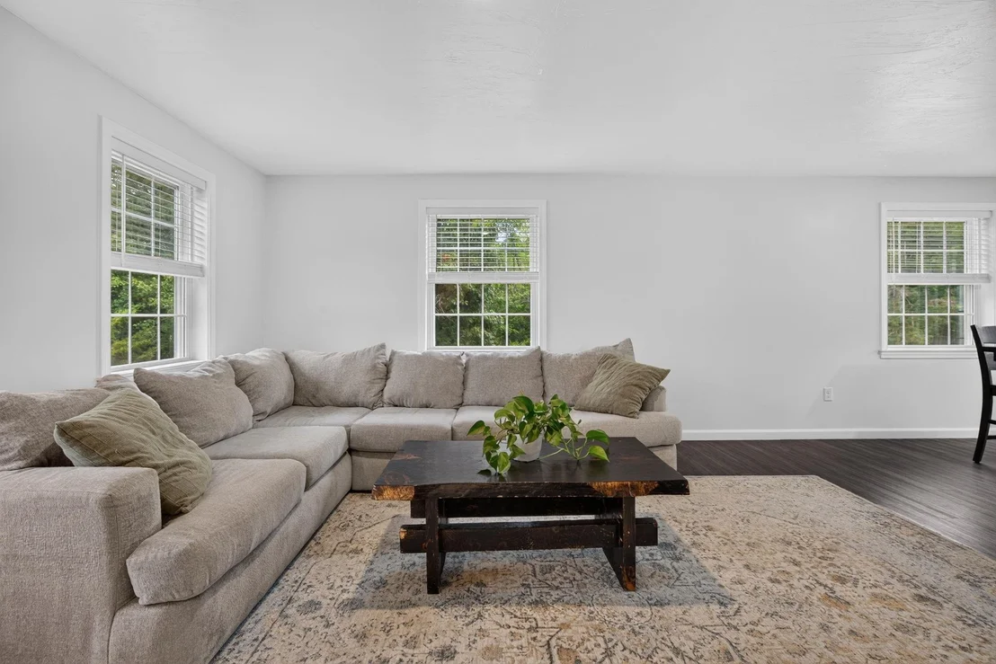 Photo of 992 Beauty Hill
