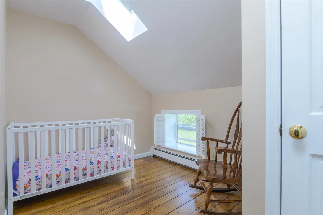 Photo of 2291 Bronson