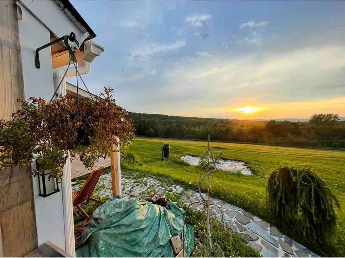Photo of 2882 Perley