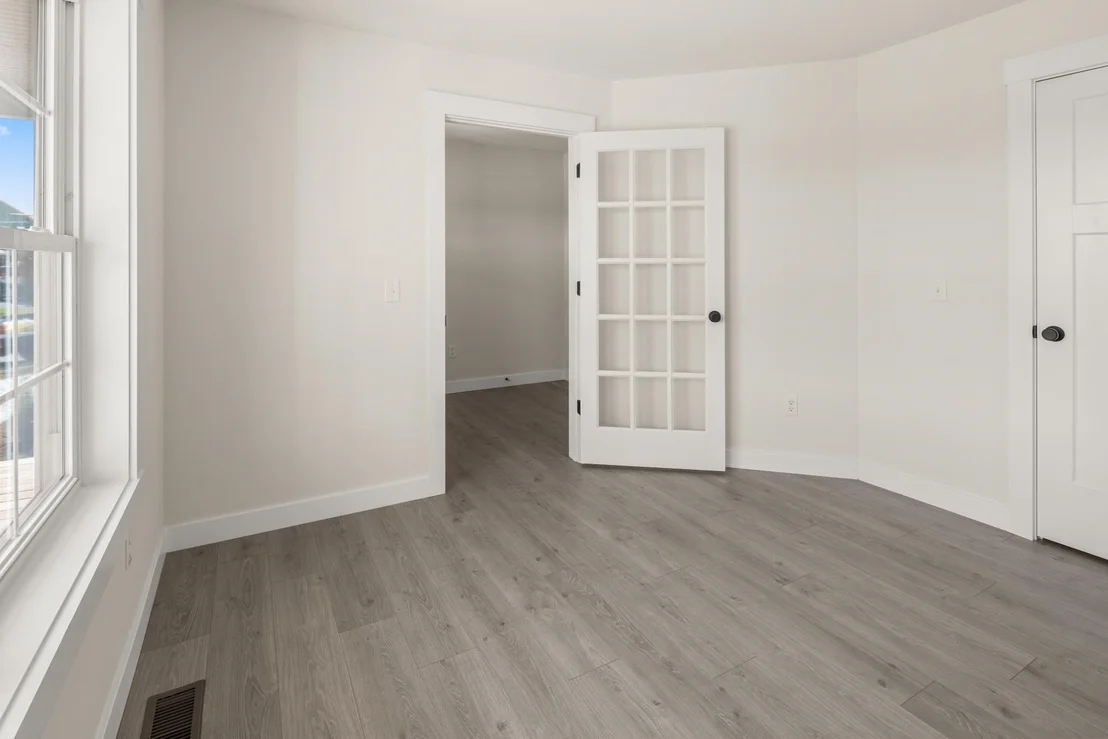 Photo of Unit 19 at 435 Commodore