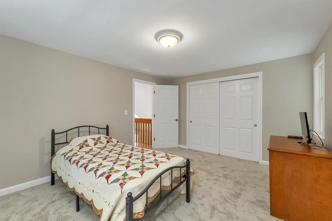 Photo of 38 Sharon