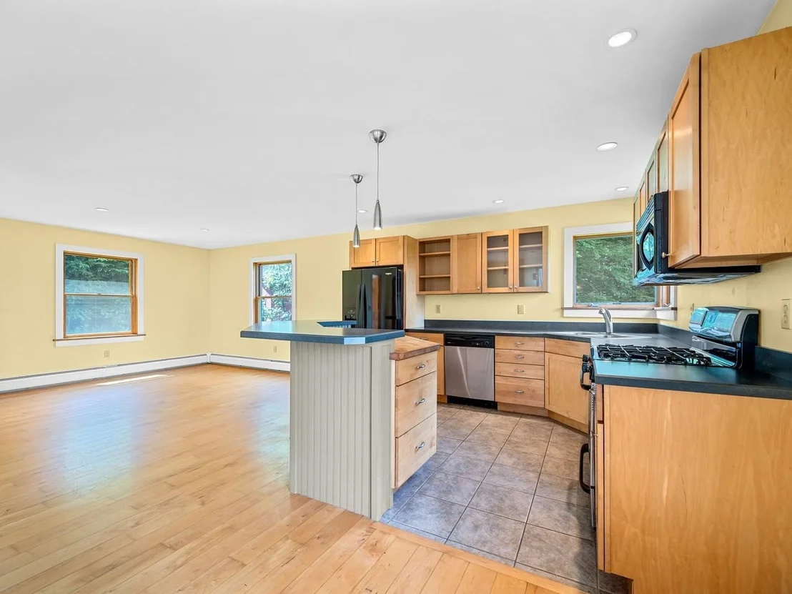 Photo of 210 Rowell Hill