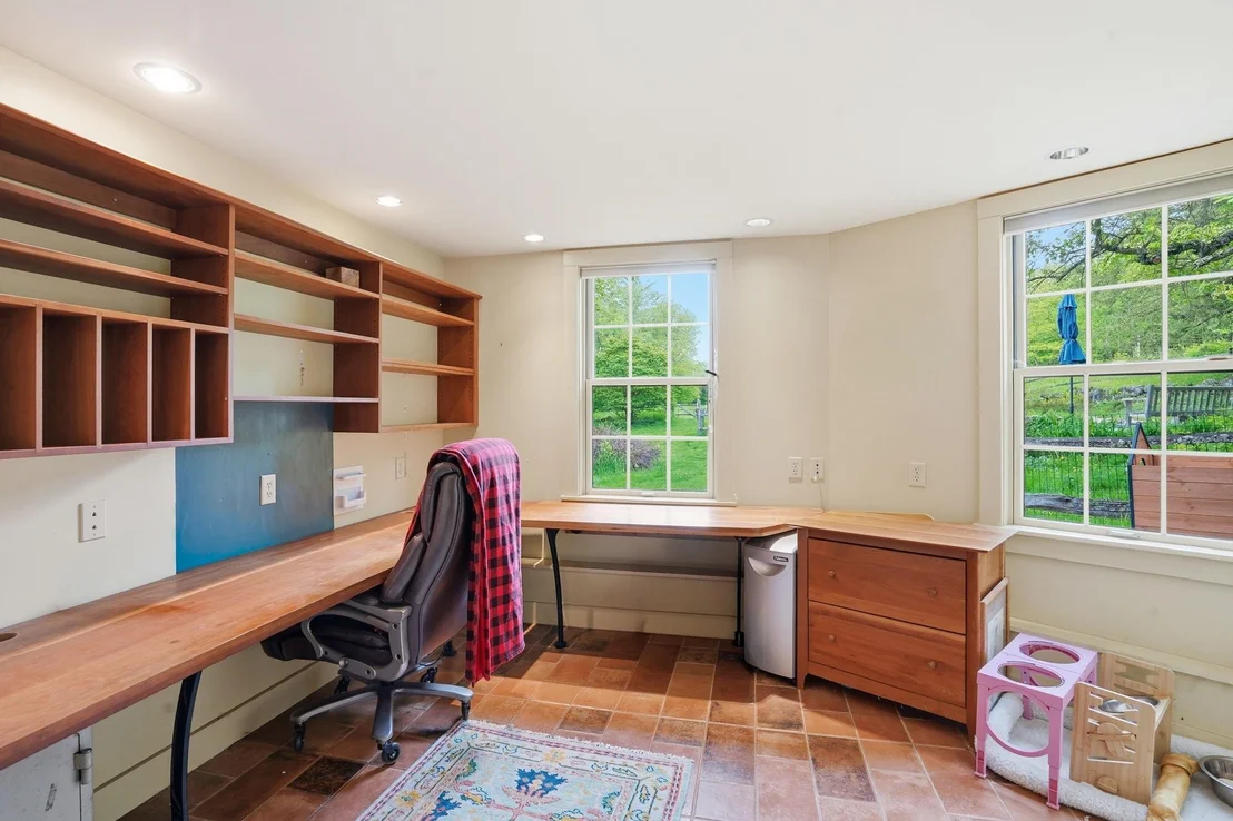 Photo of 515 E Surry