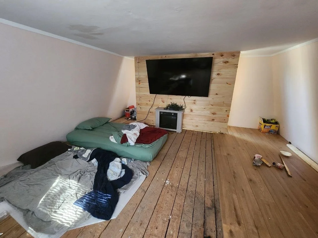 Photo of 1594 White