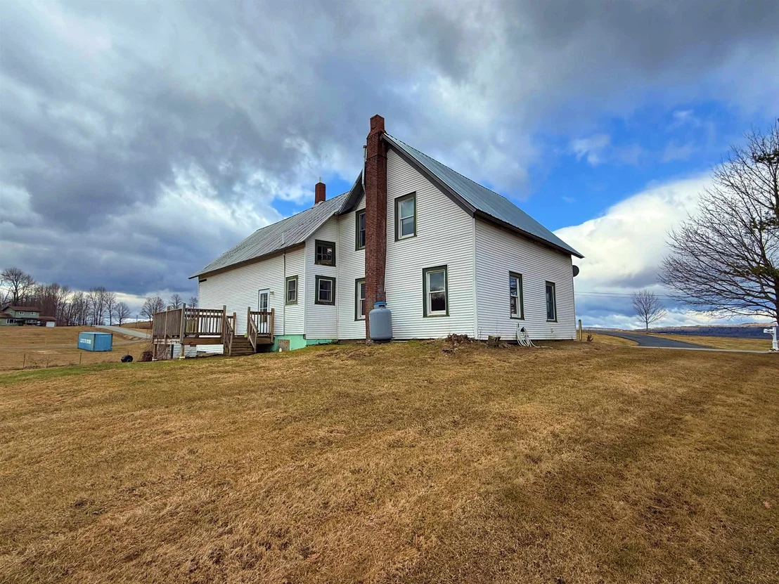 Photo of 2570 Maple Hill