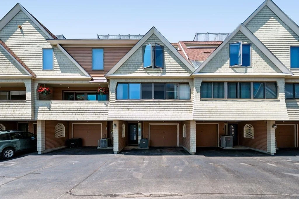 Photo of Unit 5 at 989 Ocean