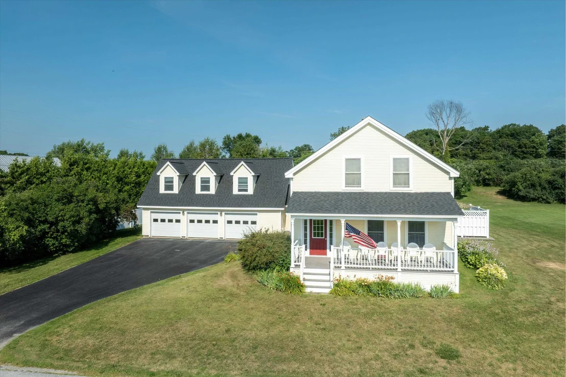 Photo of 2291 Bronson