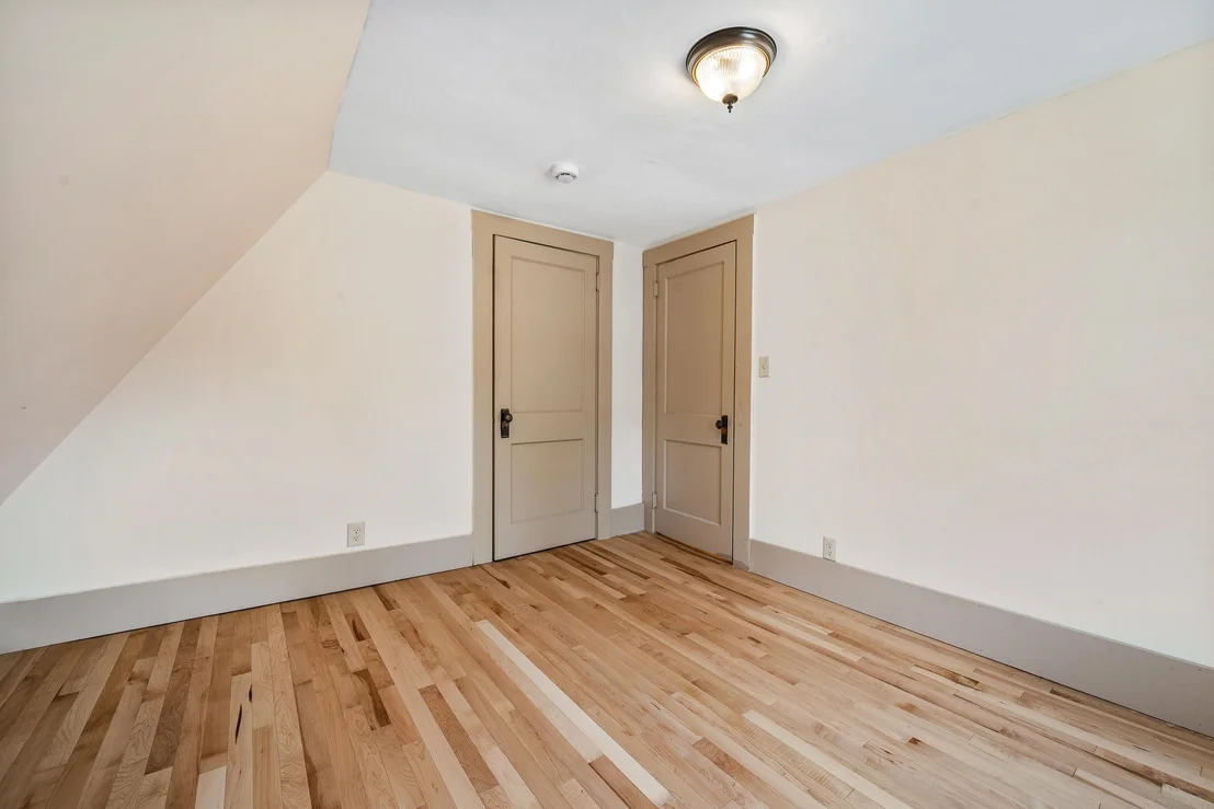 Photo of 484 First