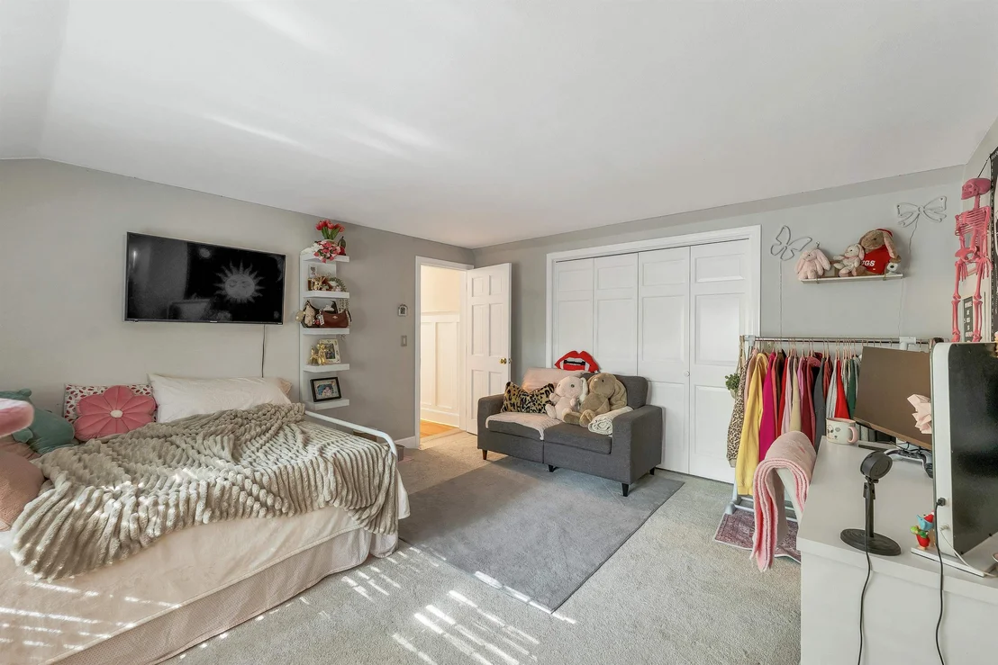 Photo of 9 Meadowview