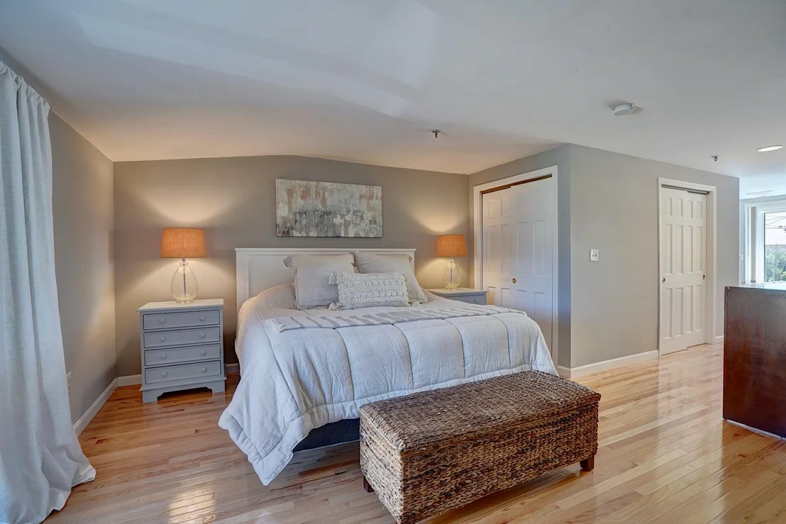 Photo of Unit 27 at 989 Ocean