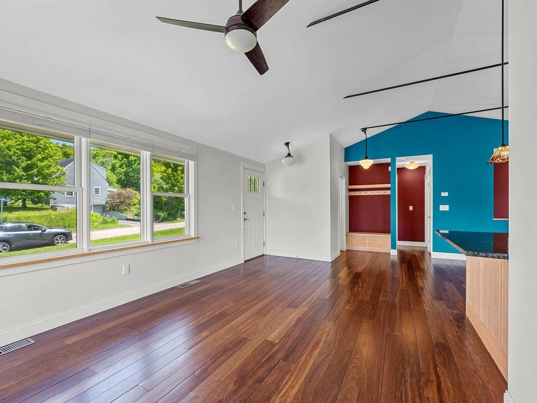 Photo of 48 Colonial