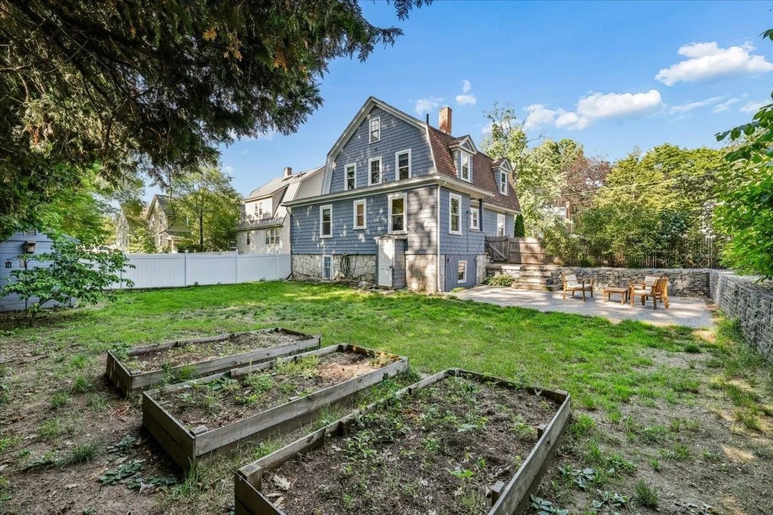 Photo of 838 Maple