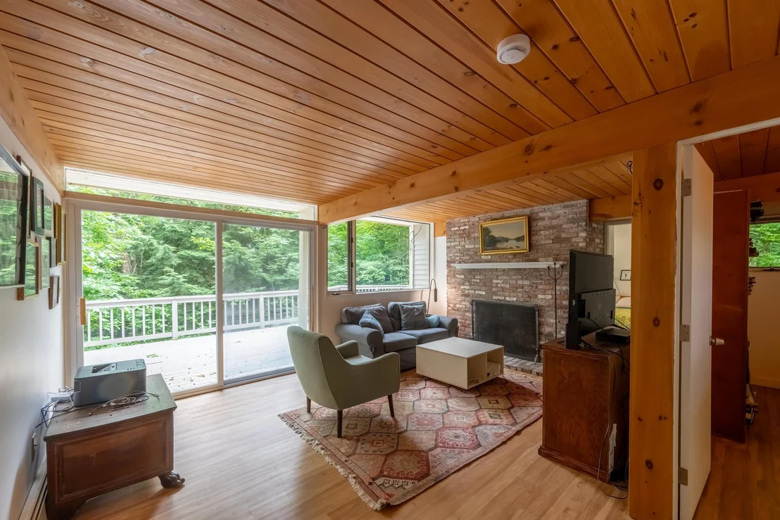 Photo of 477 Morgan