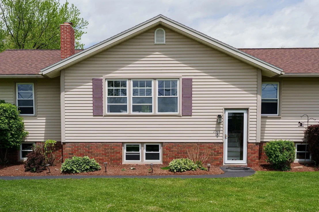 Photo of 2515 Mountain View