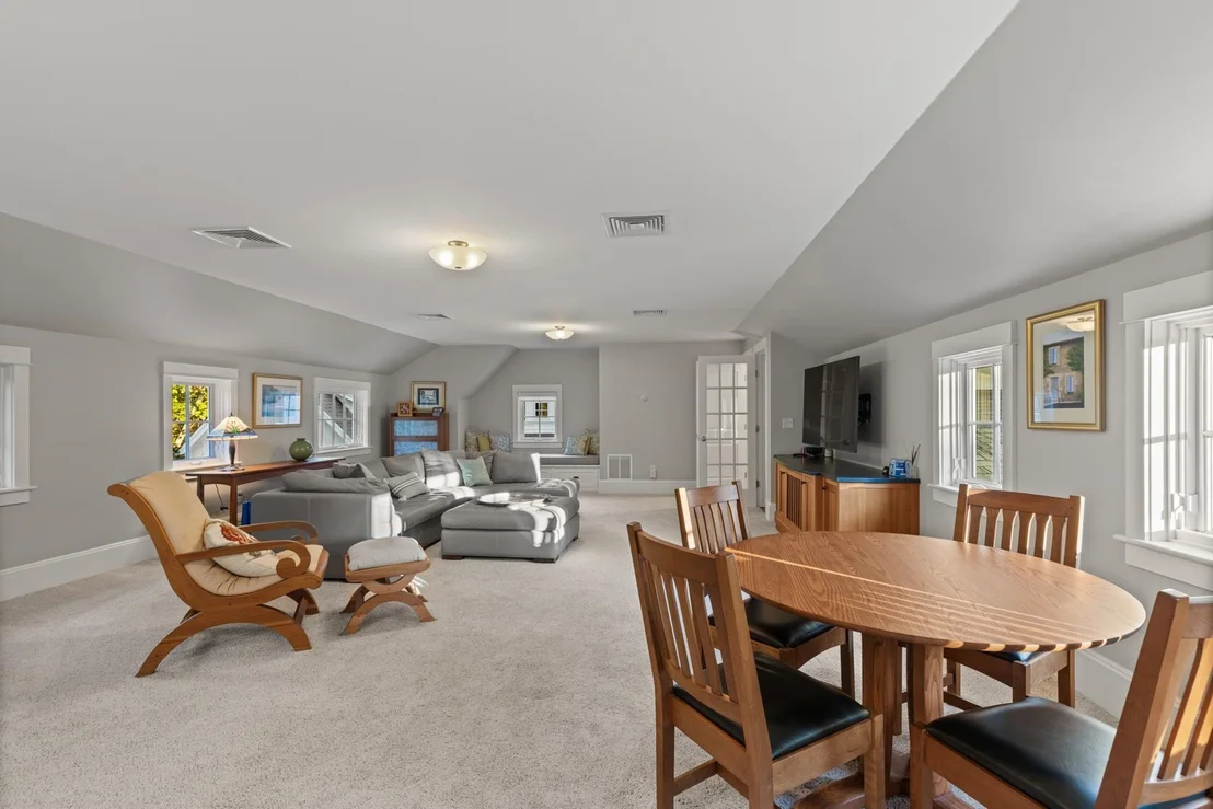 Photo of 24 WISTERIA