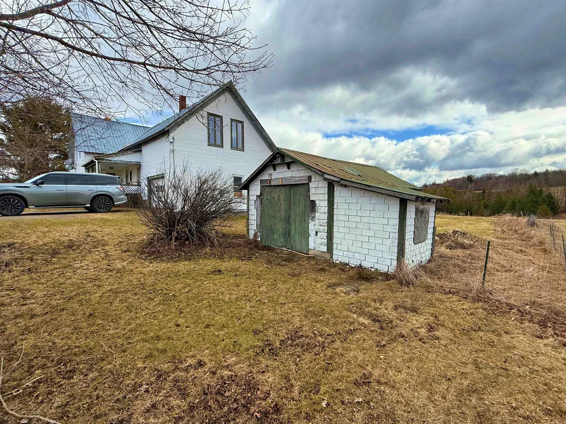 Photo of 2570 Maple Hill