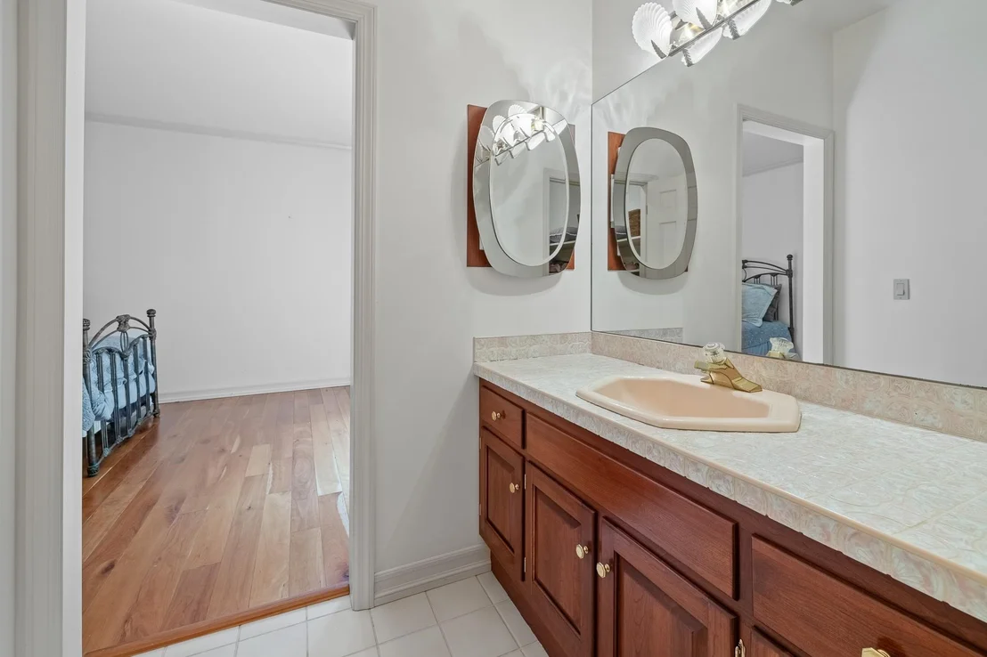 Photo of 932 McNamara